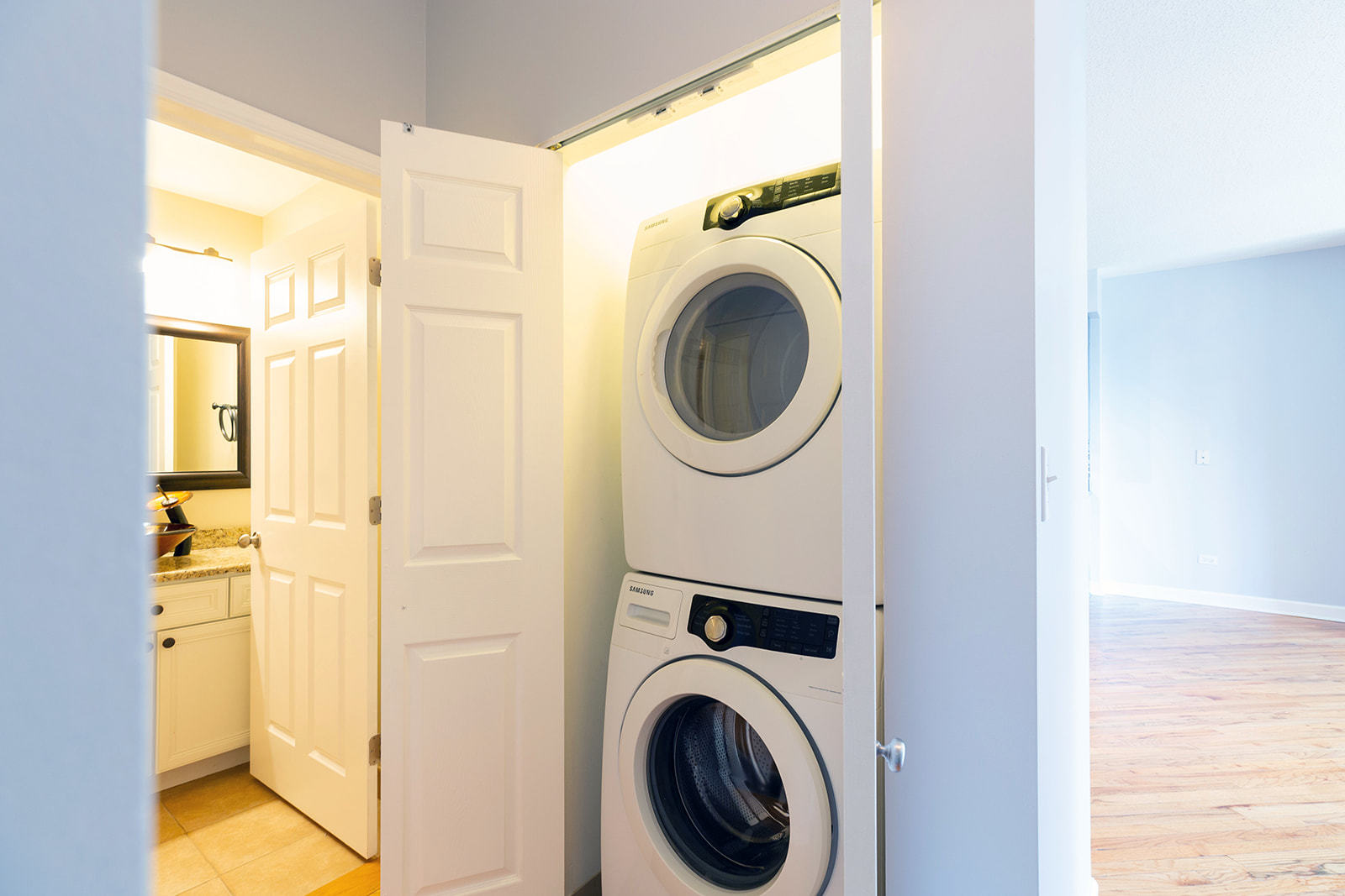 41 East 8th Street, Unit 1902 Chicago, IL 60605 - Photo 26 of 33