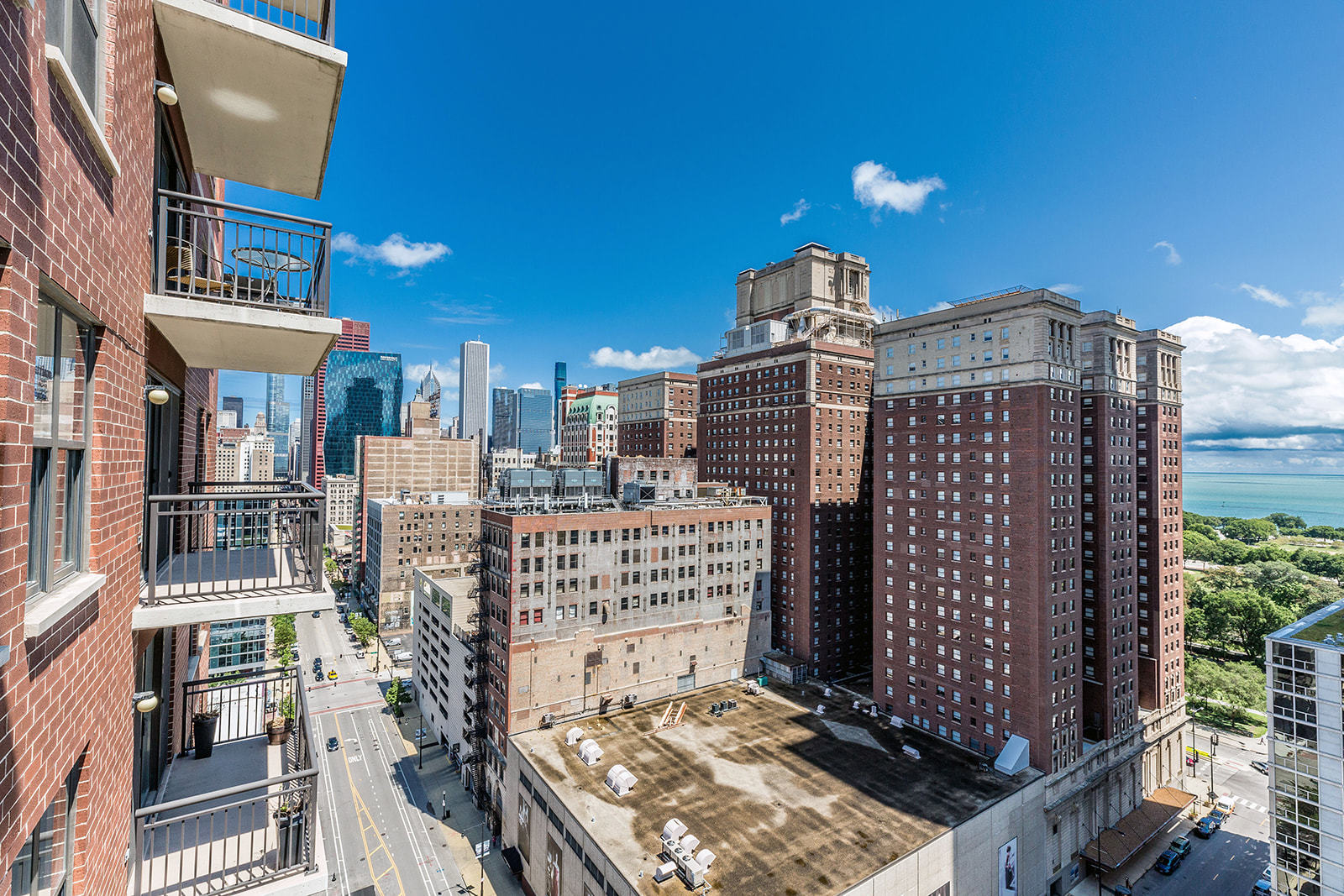 41 East 8th Street, Unit 1902 Chicago, IL 60605 - Photo 29 of 33