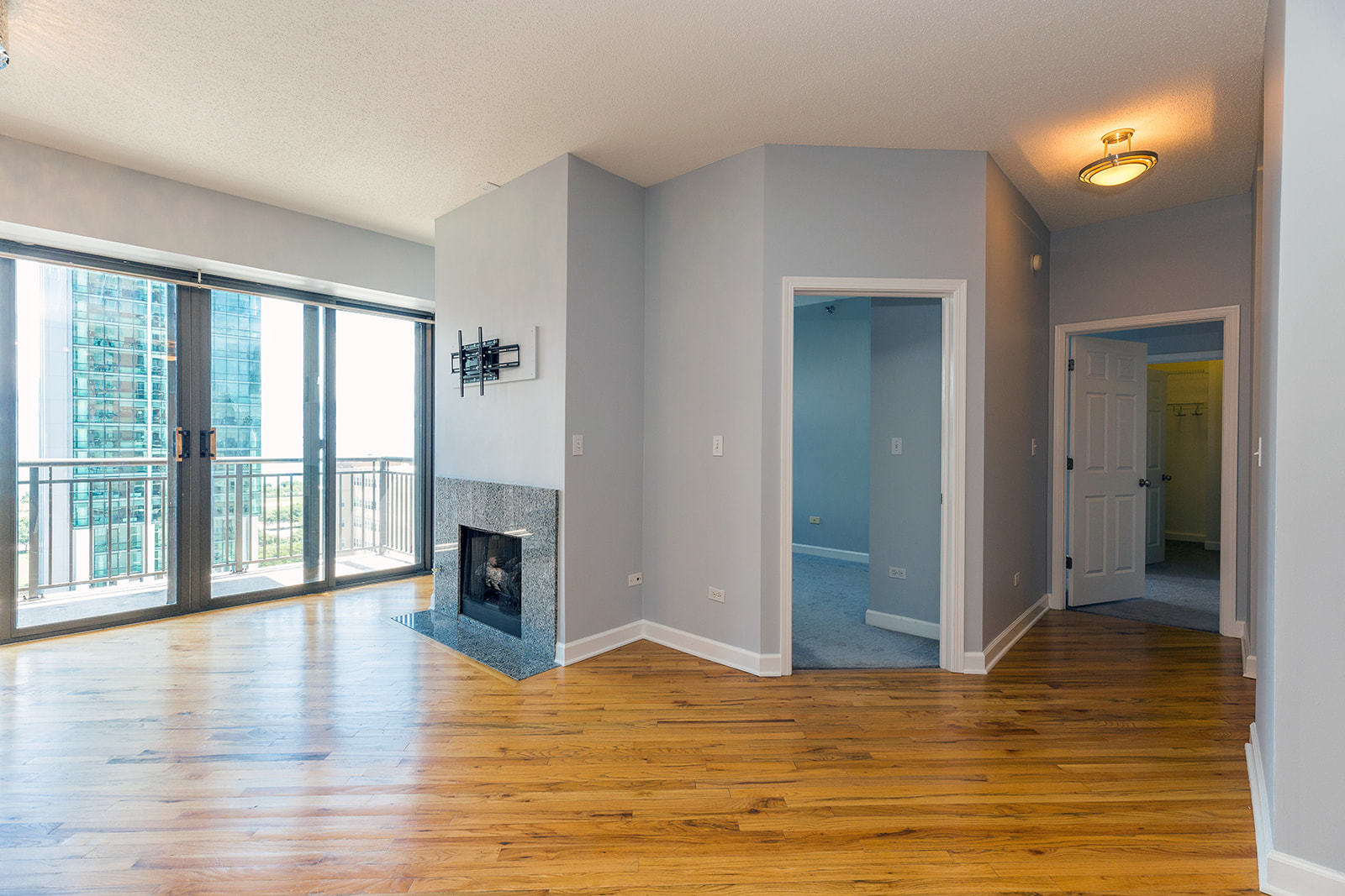 41 East 8th Street, Unit 1902 Chicago, IL 60605 - Photo 5 of 33