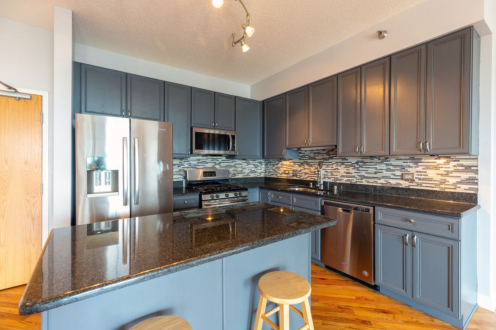 41 East 8th Street, Unit 1902 Chicago, IL 60605 - Photo 9 of 33