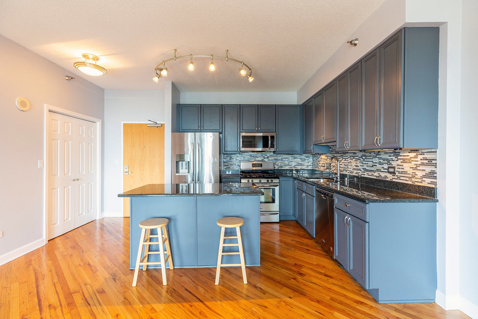 41 East 8th Street, Unit 1902 Chicago, IL 60605 - Photo 10 of 33