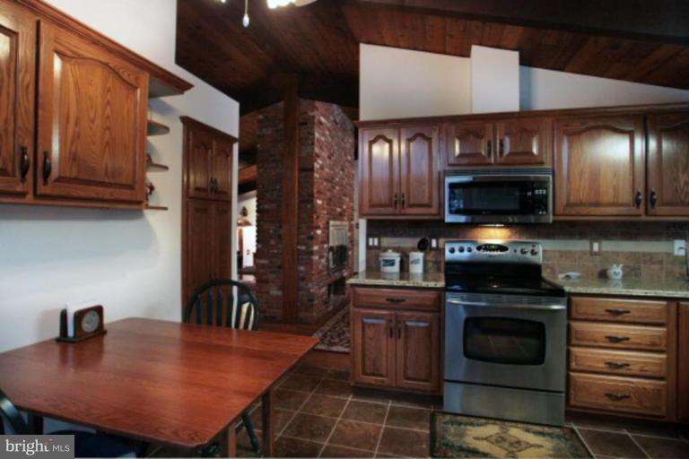 17111 Hunter Green Road Upperco, MD 21155 - Photo 22 of 30 Kitchen/Dining Room