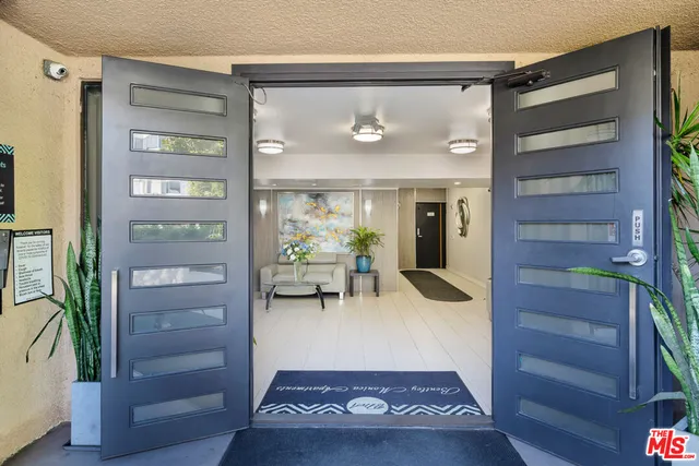 $3,990 | 1727 South Bentley Avenue, Unit 205, Los Angeles, CA 90025