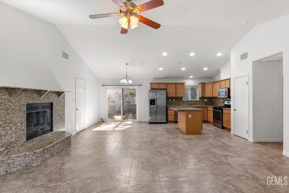 Undisclosed Address Tehachapi, CA 93561 - Photo 5 of 40
