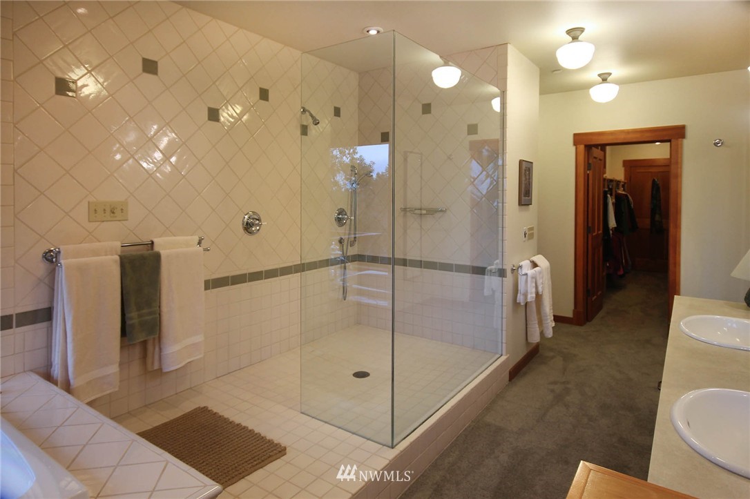 18826 Robinwood Road Southwest Vashon, WA 98070 - Photo 14 of 25 Gallery Image 14