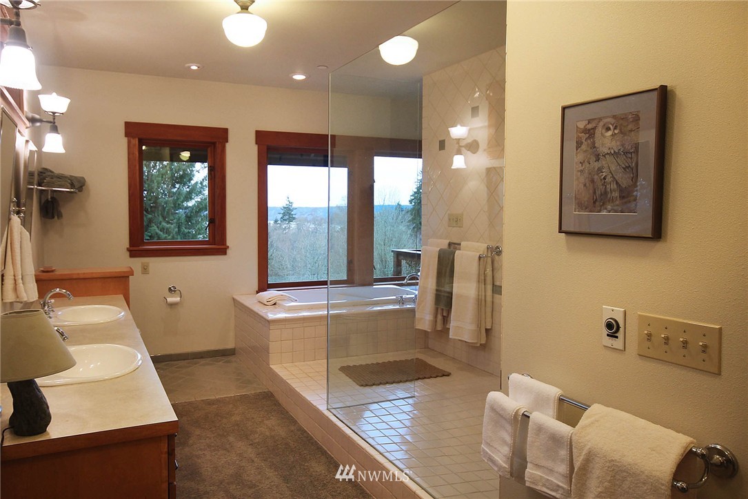 18826 Robinwood Road Southwest Vashon, WA 98070 - Photo 15 of 25 Gallery Image 15
