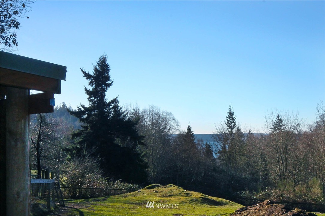 18826 Robinwood Road Southwest Vashon, WA 98070 - Photo 3 of 25 Gallery Image 3
