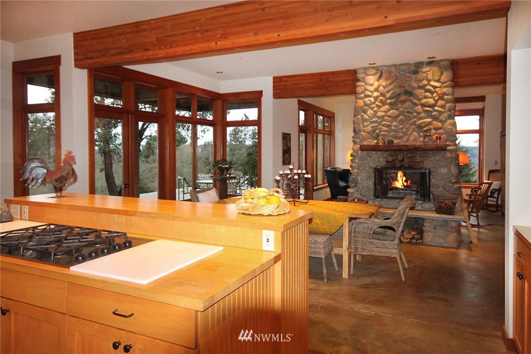 18826 Robinwood Road Southwest Vashon, WA 98070 - Photo 9 of 25 Gallery Image 9