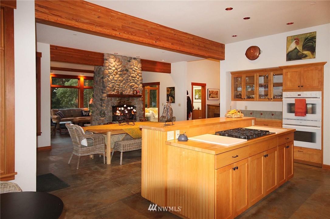 18826 Robinwood Road Southwest Vashon, WA 98070 - Photo 10 of 25 Gallery Image 10