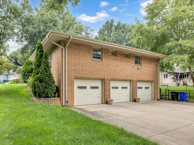73 Town And Country Drive Decatur, IL 62526 - Photo 35 of 46 Gallery Image 35