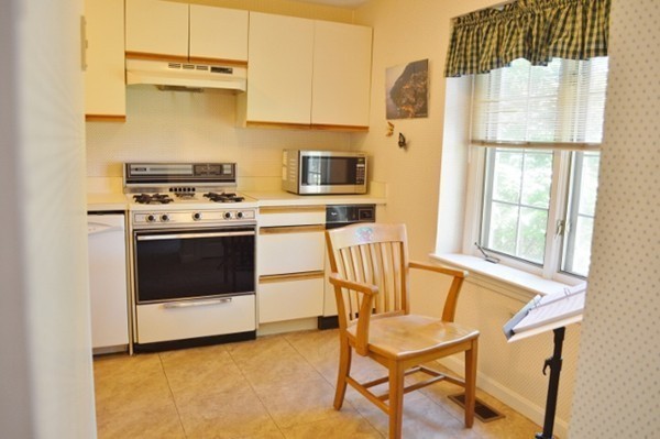 11 Oak Ridge Drive, Unit 3 Maynard, MA 01754 - Photo 5 of 17 Gallery Image 5