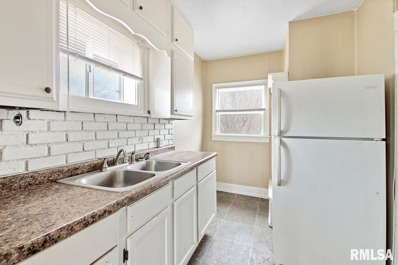 3822 North Prospect Road Peoria, IL 61603 - Photo 8 of 15 Gallery Image 8