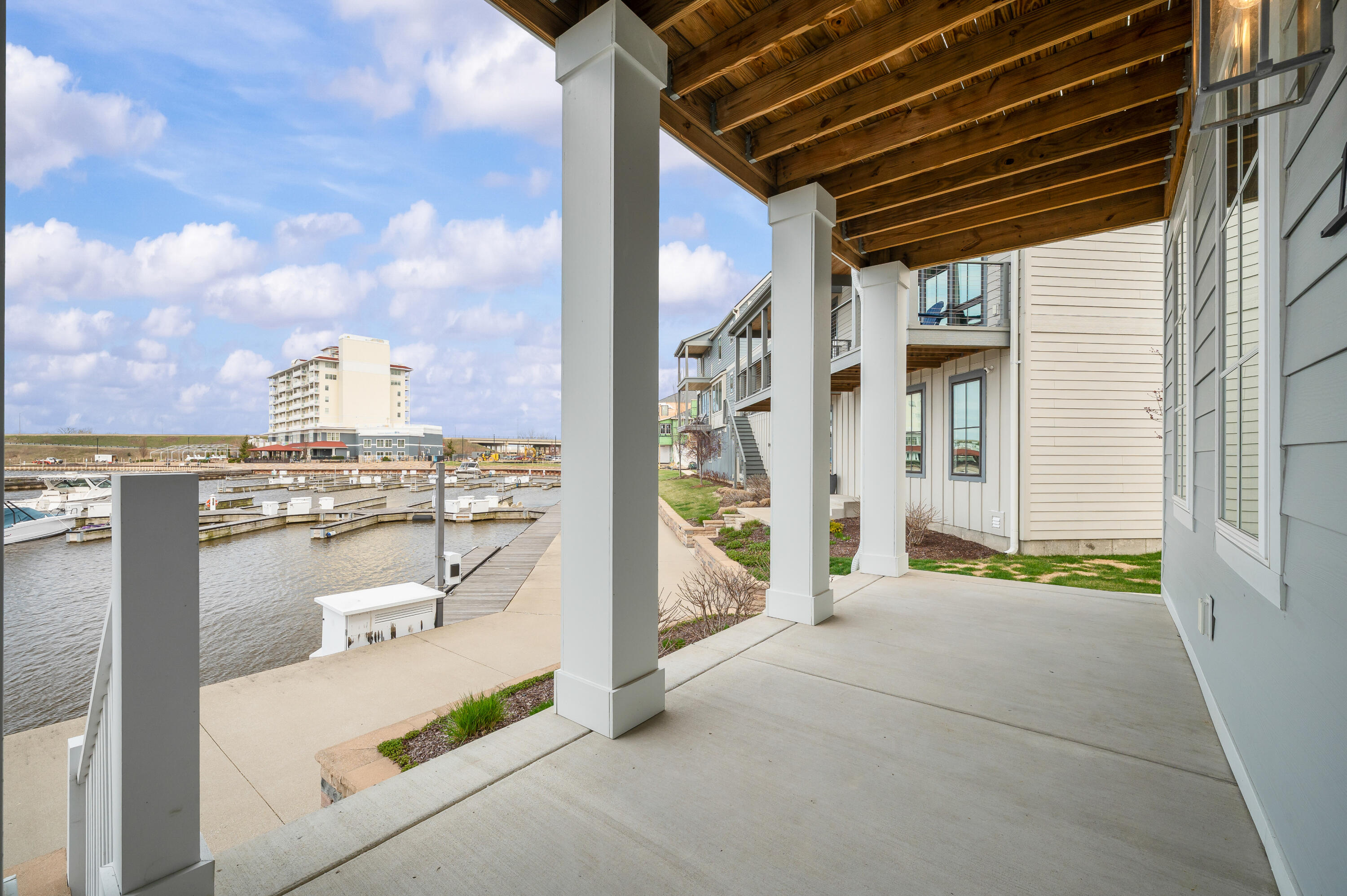 152 Mariners Cove St. Joseph, MI 49085 - Photo 5 of 53 06DSC_5639