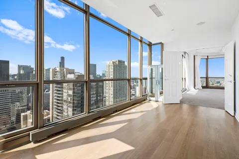 $2,100,000 | 21 East Huron Street, Unit 4701, Chicago, IL 60611