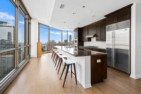 $2,100,000 | 21 East Huron Street, Unit 4701, Chicago, IL 60611
