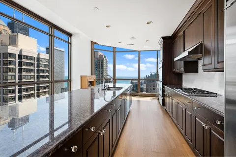$2,100,000 | 21 East Huron Street, Unit 4701, Chicago, IL 60611