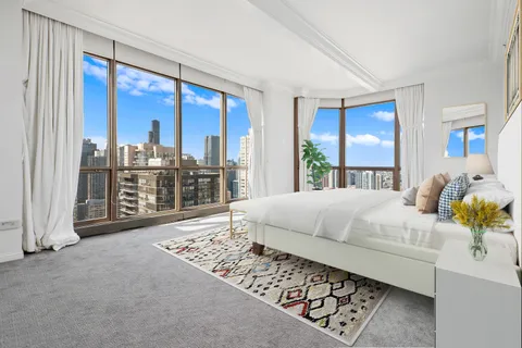 $2,100,000 | 21 East Huron Street, Unit 4701, Chicago, IL 60611