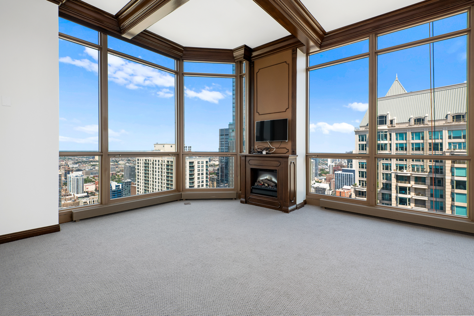 21 East Huron Street, Unit 4701 Chicago, IL 60611 - Photo 25 of 36