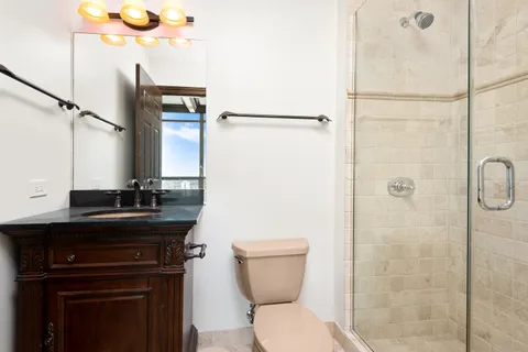 $2,100,000 | 21 East Huron Street, Unit 4701, Chicago, IL 60611