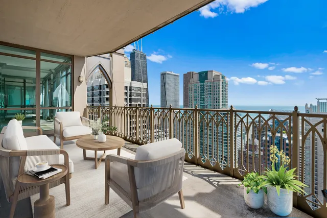 $2,100,000 | 21 East Huron Street, Unit 4701, Chicago, IL 60611