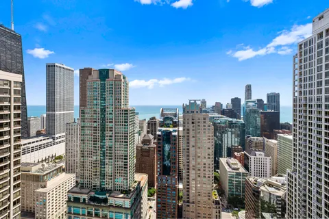 $2,100,000 | 21 East Huron Street, Unit 4701, Chicago, IL 60611
