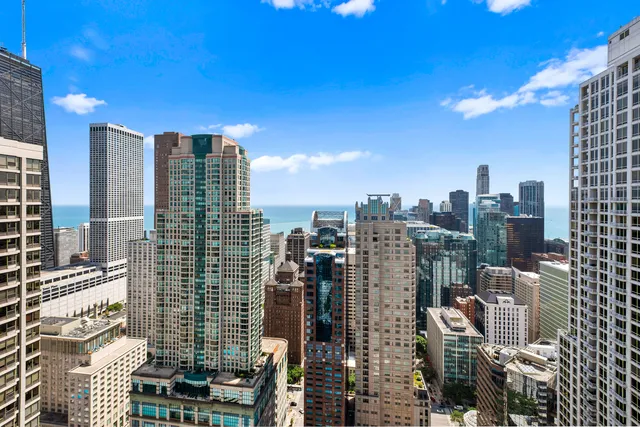 $2,100,000 | 21 East Huron Street, Unit 4701, Chicago, IL 60611