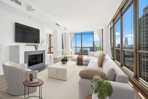 $2,100,000 | 21 East Huron Street, Unit 4701, Chicago, IL 60611