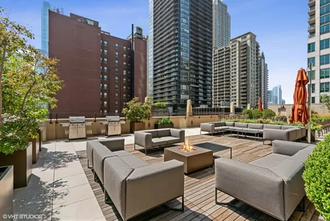 $2,100,000 | 21 East Huron Street, Unit 4701, Chicago, IL 60611