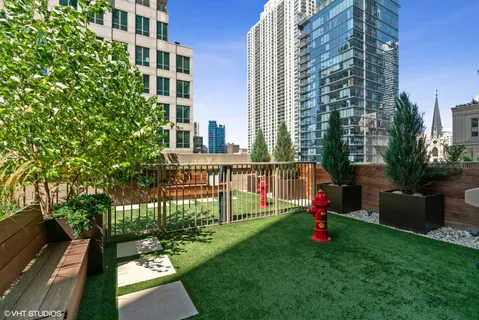 $2,100,000 | 21 East Huron Street, Unit 4701, Chicago, IL 60611