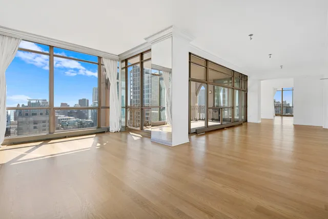 $2,100,000 | 21 East Huron Street, Unit 4701, Chicago, IL 60611