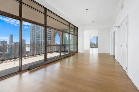 $2,100,000 | 21 East Huron Street, Unit 4701, Chicago, IL 60611