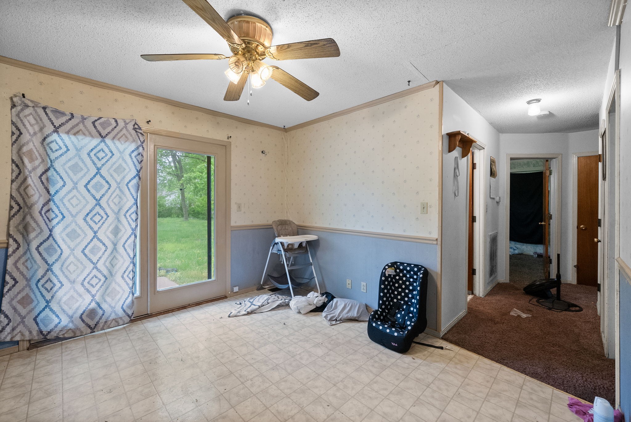 511 Ruby Drive Clarksville, TN 37040 - Photo 13 of 25 a view of a livingroom with furniture and a ceiling fan