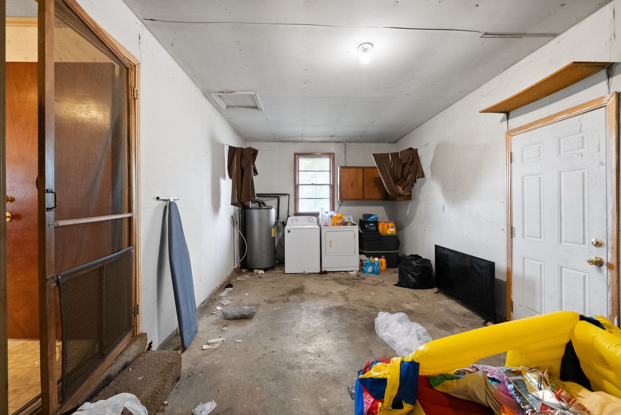 511 Ruby Drive Clarksville, TN 37040 - Photo 22 of 25 a bedroom with a bed closet and a mirror