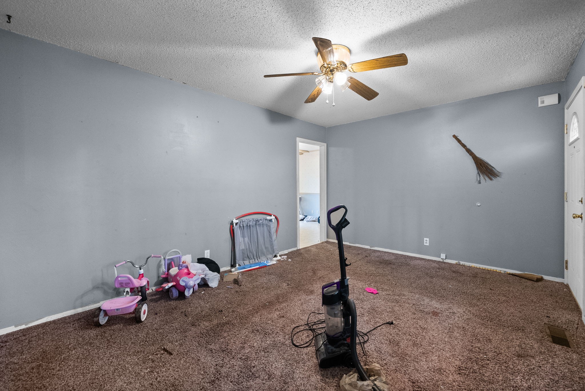 511 Ruby Drive Clarksville, TN 37040 - Photo 6 of 25 a view of a room with gym equipment