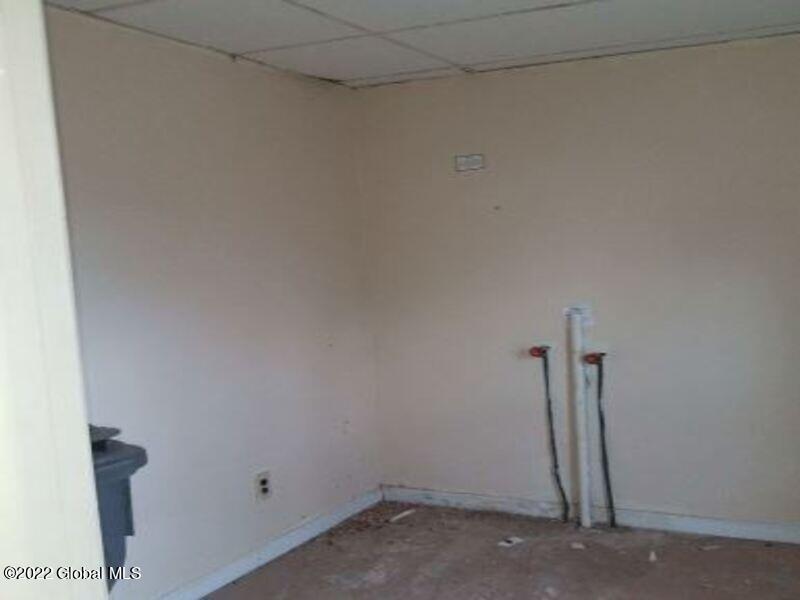 325 West Bloomfield Street Rome, NY 13440 - Photo 7 of 9 7