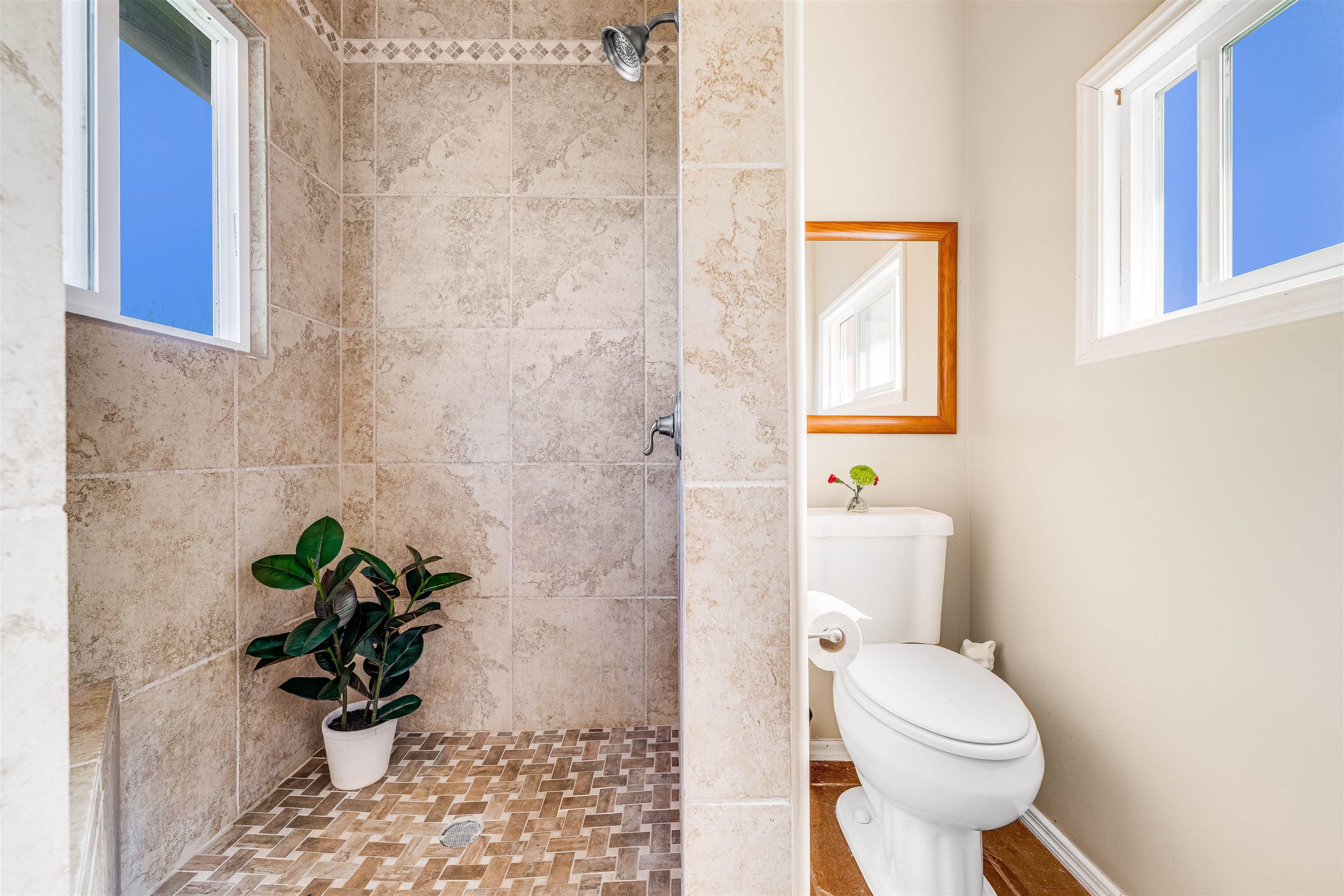 1004 North Honokala Road, Unit B Haiku, HI 96708 - Photo 25 of 48 a bathroom with a toilet and a shower