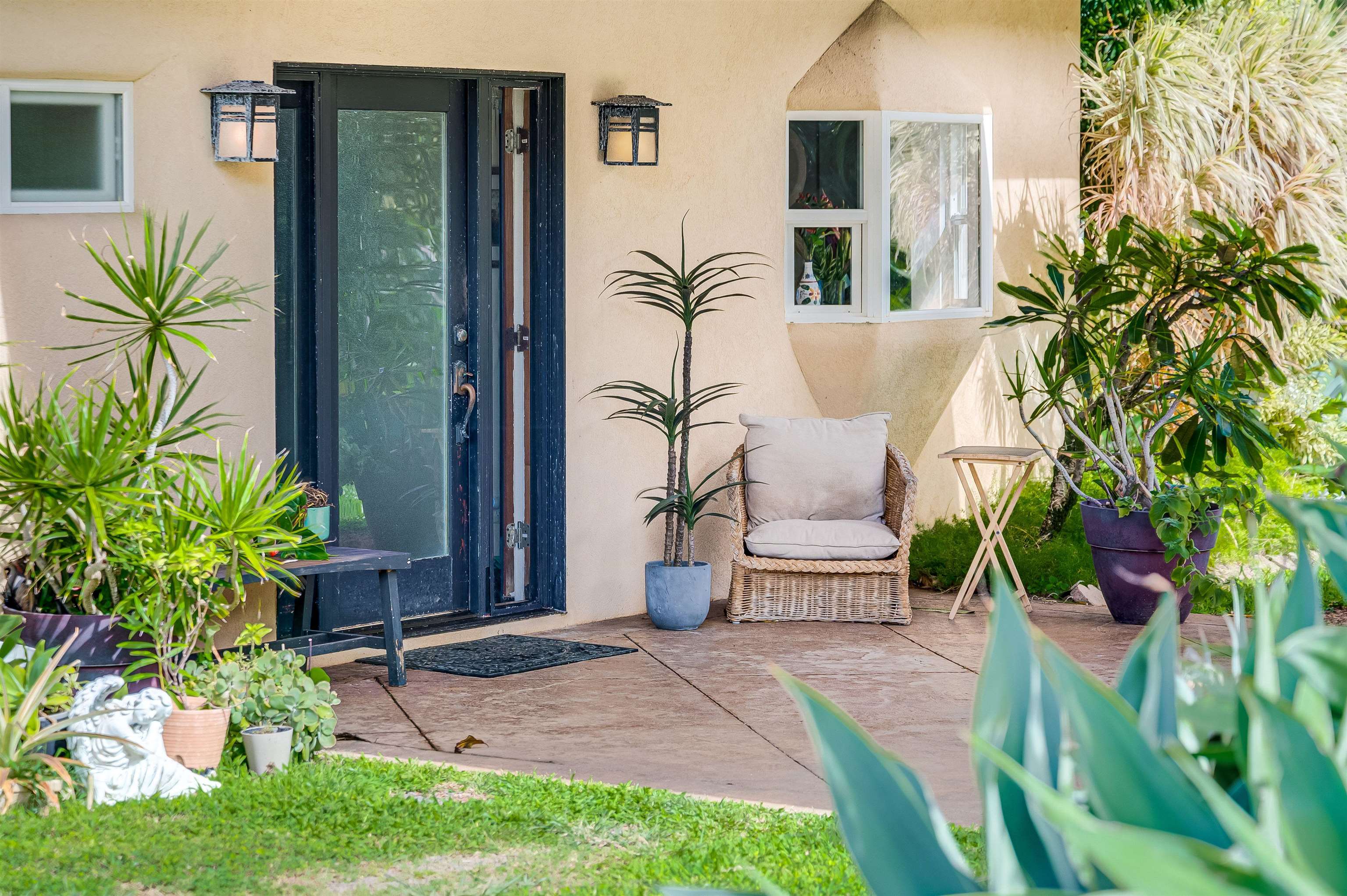 1004 North Honokala Road, Unit B Haiku, HI 96708 - Photo 37 of 48 a house view with a garden space