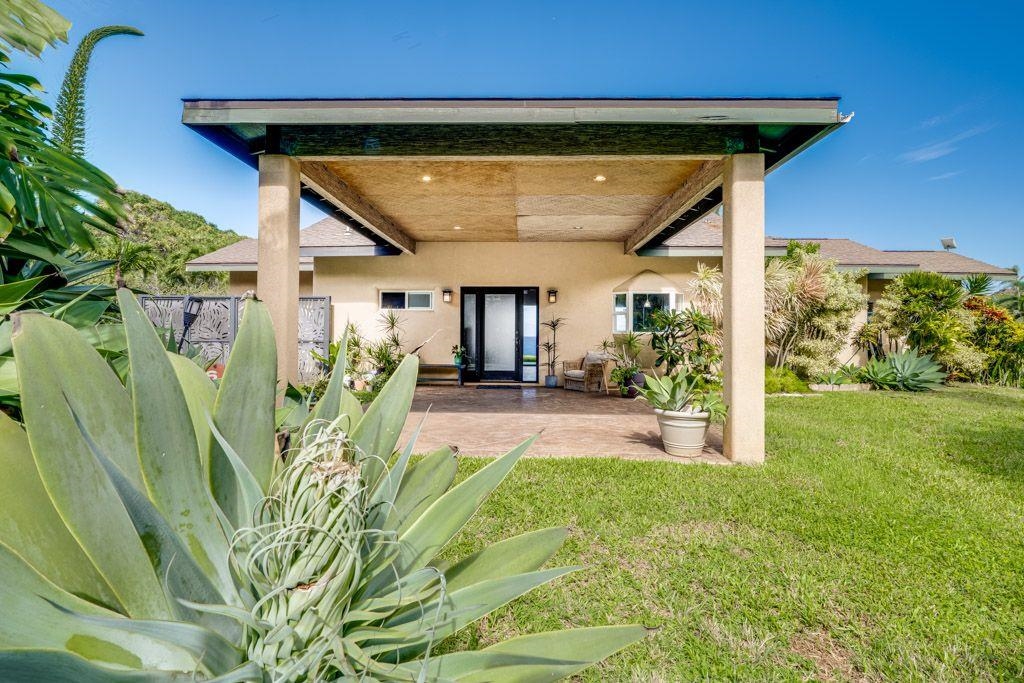 1004 North Honokala Road, Unit B Haiku, HI 96708 - Photo 7 of 48 a view of a porch