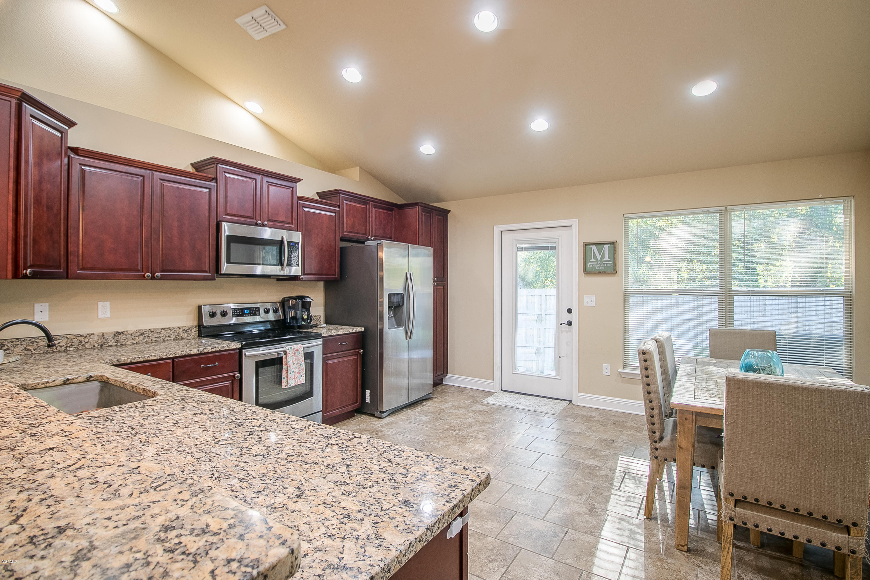 11613 Creekside Cove Gulfport, MS 39503 - Photo 3 of 15 11613 Creekwood Cove-108
