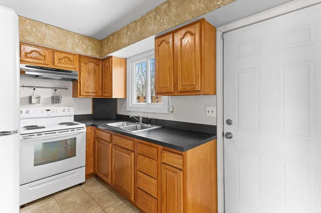 $109,000 | 207 Astor Boulevard, Unit 18, Belleville, MI 48111