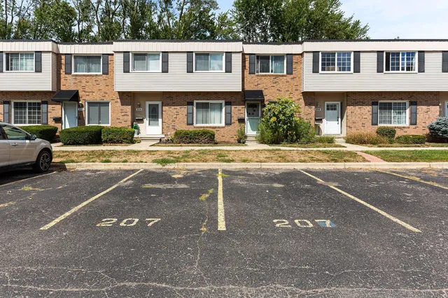 $109,000 | 207 Astor Boulevard, Unit 18, Belleville, MI 48111