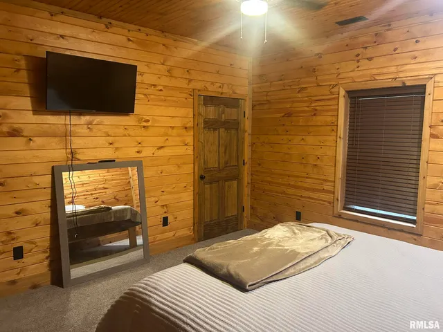 $275,000 | 40 Presley Loop, Golconda, IL 62938