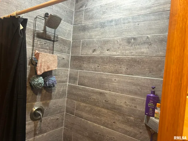 $275,000 | 40 Presley Loop, Golconda, IL 62938