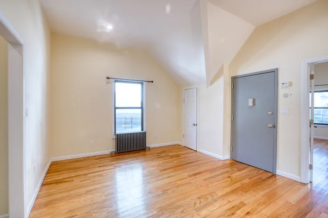 $1,400 | 247 Willow Street, Unit 3, Waterbury, CT 06710