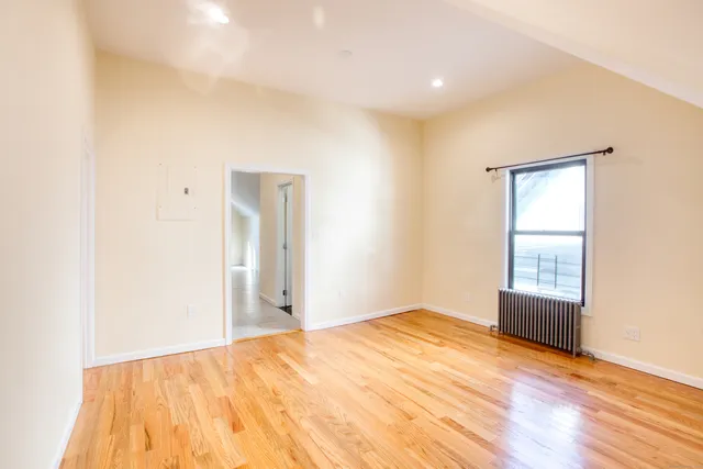 $1,400 | 247 Willow Street, Unit 3, Waterbury, CT 06710