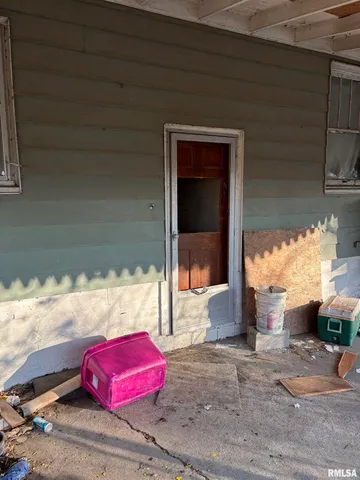 $17,500 | 209 North Du Quoin Street, Benton, IL 62812