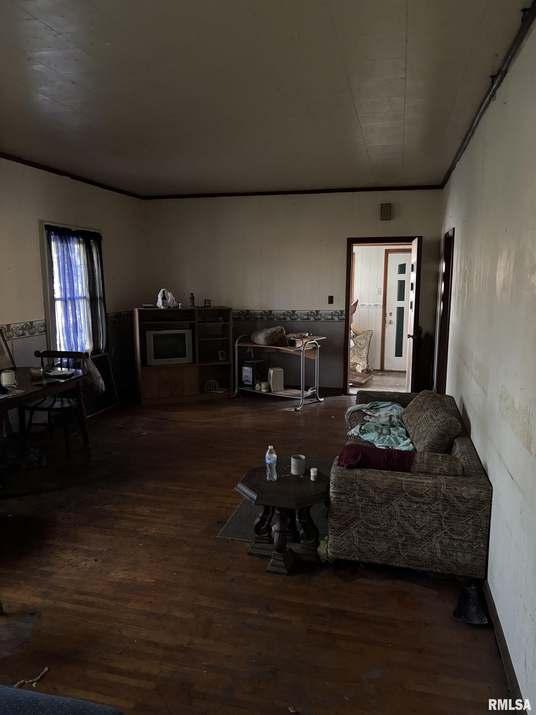 209 North Du Quoin Street Benton, IL 62812 - Photo 5 of 10