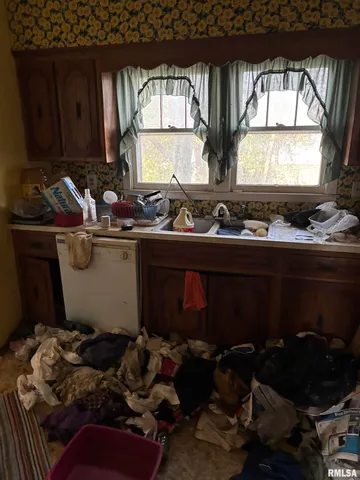 $17,500 | 209 North Du Quoin Street, Benton, IL 62812