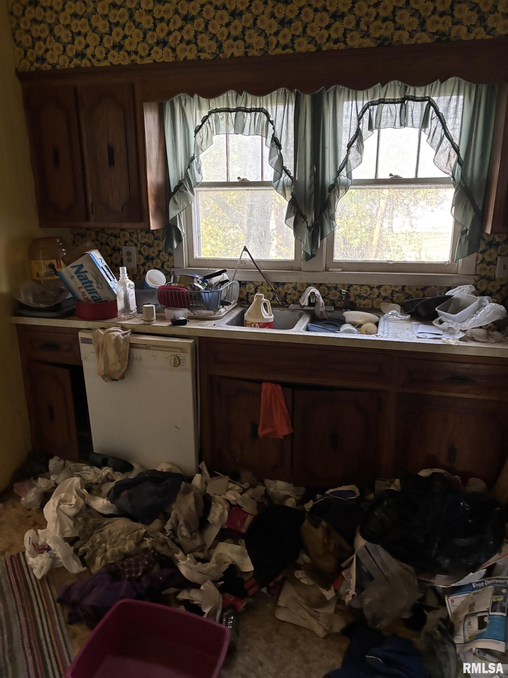 209 North Du Quoin Street Benton, IL 62812 - Photo 6 of 10