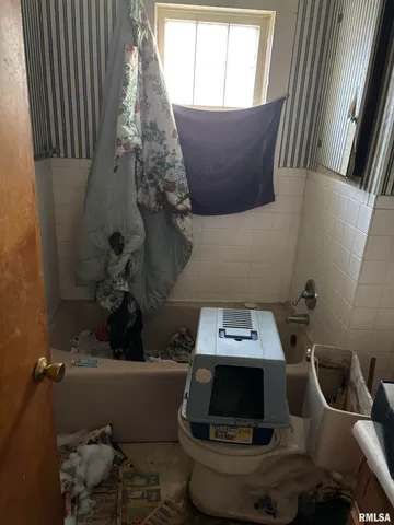 $17,500 | 209 North Du Quoin Street, Benton, IL 62812